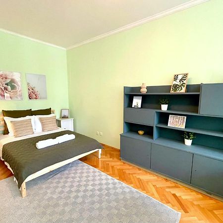 Bohemian Bright & Calm 2Br - Top Center - Private Balcony Sofia Eksteriør billede